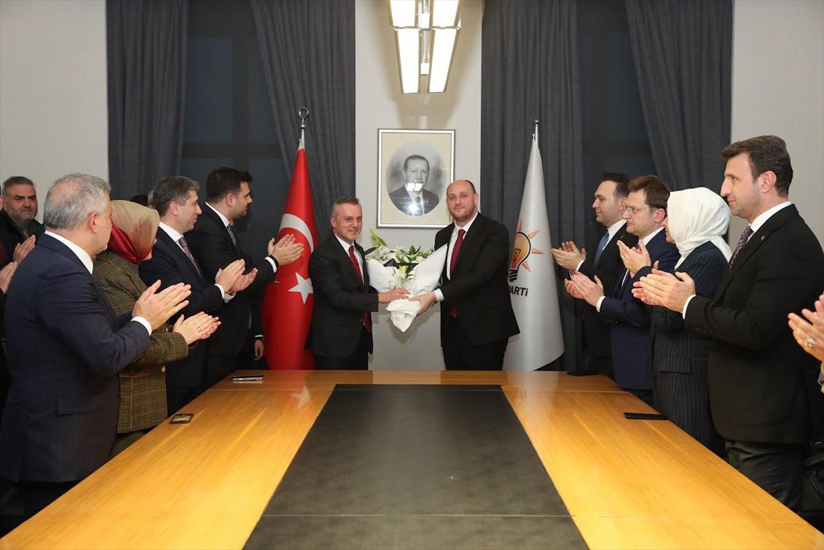 AK Parti Teşkilat Başkanı Erkan Kandemir, görevini Ahmet Büyükgümüş'e devretti.