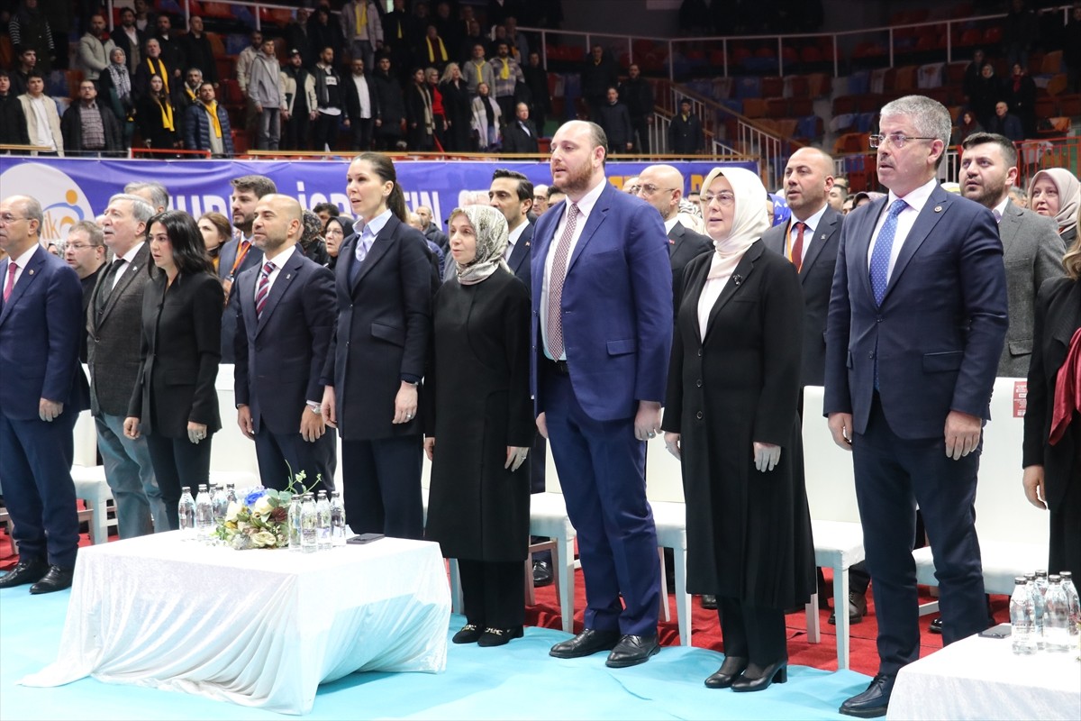 AK Parti Yalova 8. Olağan İl Kongresi, Yalova 90. Yıl Spor Salonu'nda düzenlendi.