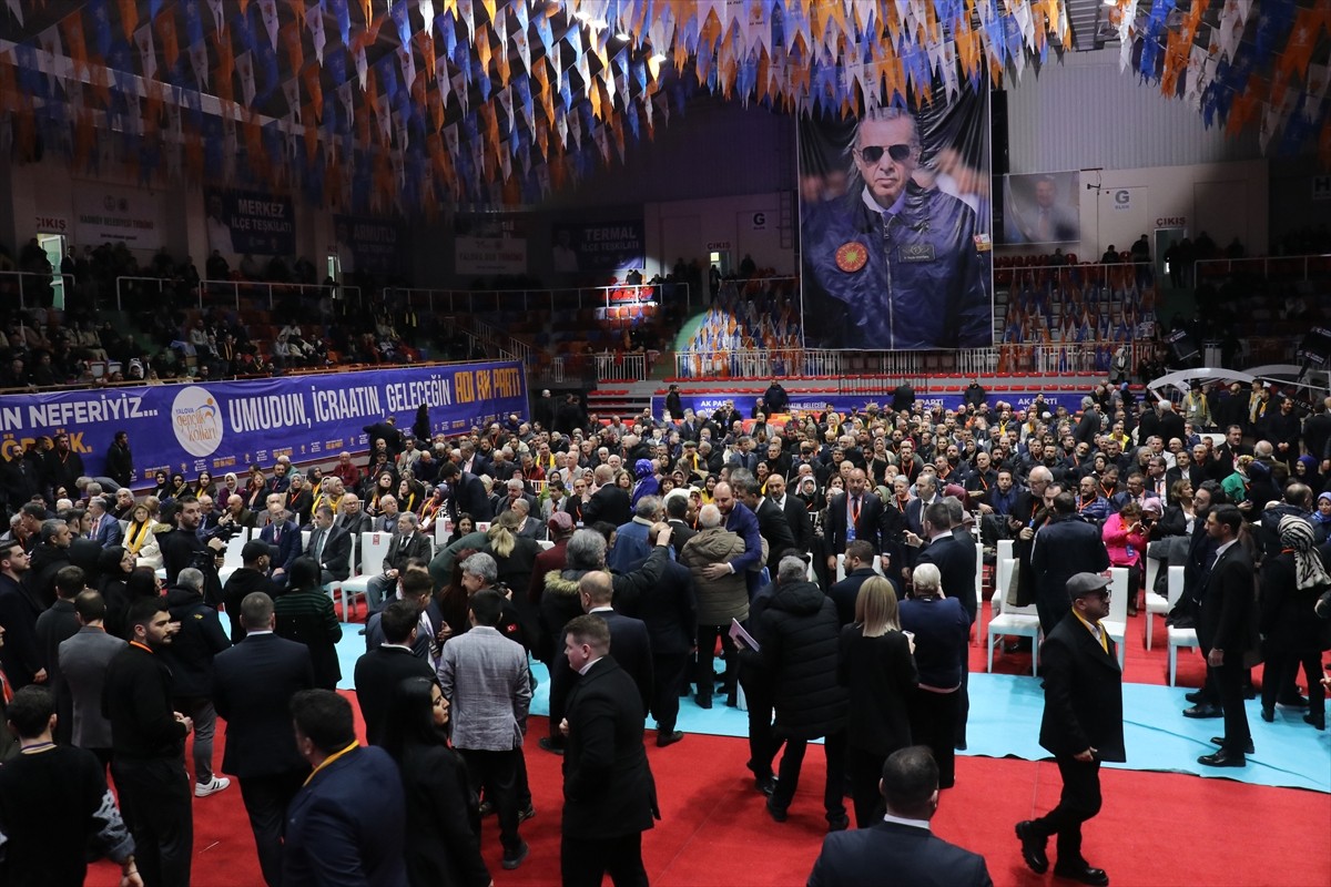 AK Parti Yalova 8. Olağan İl Kongresi, Yalova 90. Yıl Spor Salonu'nda düzenlendi.
