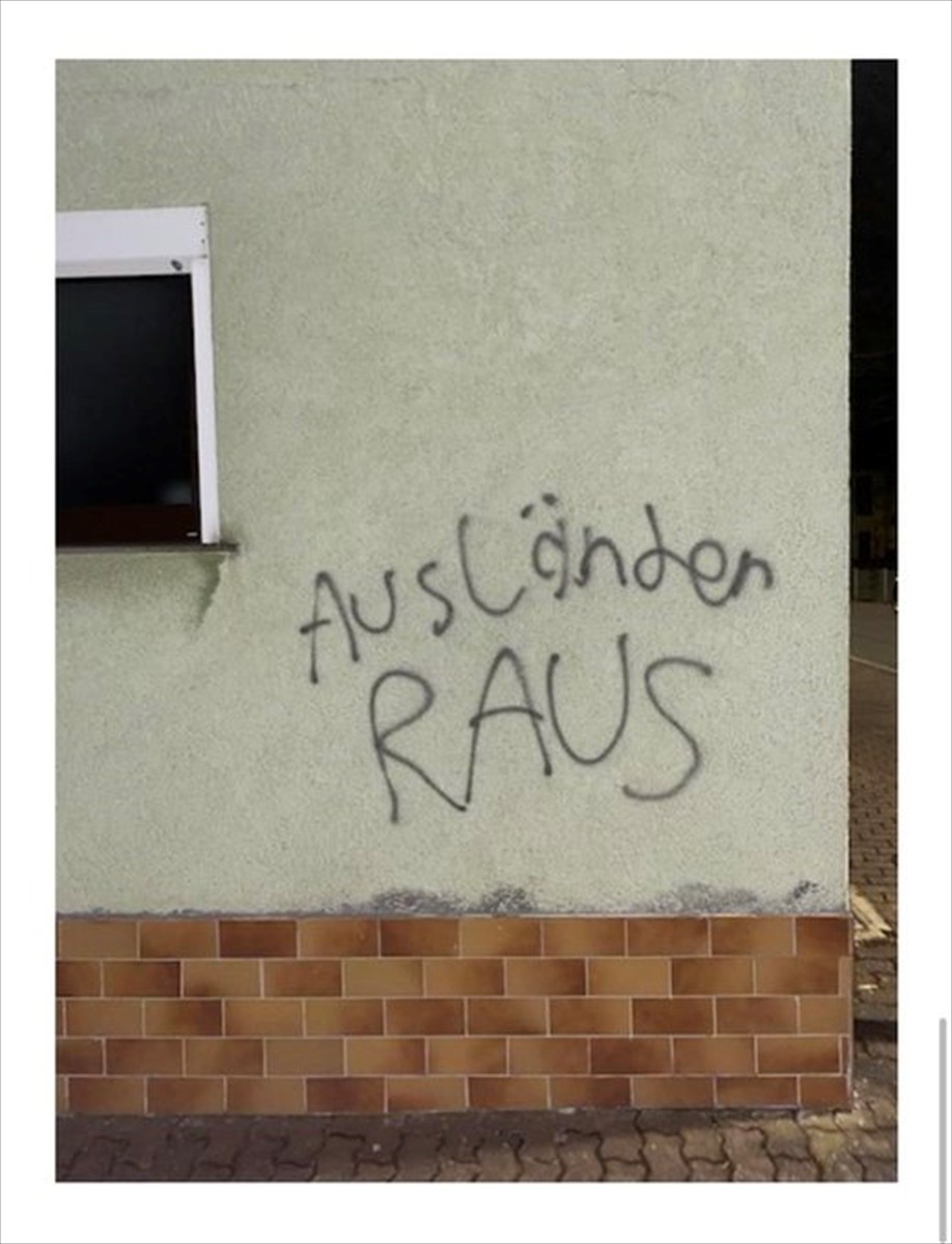 Almanya'da Diyanet işleri Türk İslam Birliği'ne (DİTİB) bağlı 2 caminin saldırıya uğradığı...