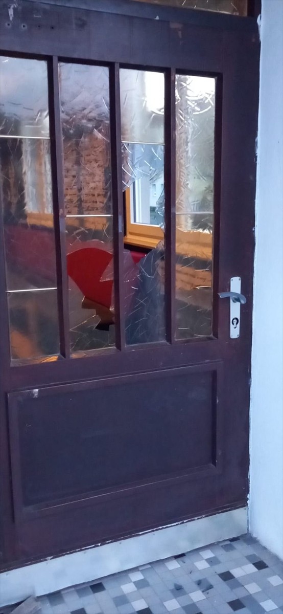 Almanya'da Diyanet işleri Türk İslam Birliği'ne (DİTİB) bağlı 2 caminin saldırıya uğradığı...