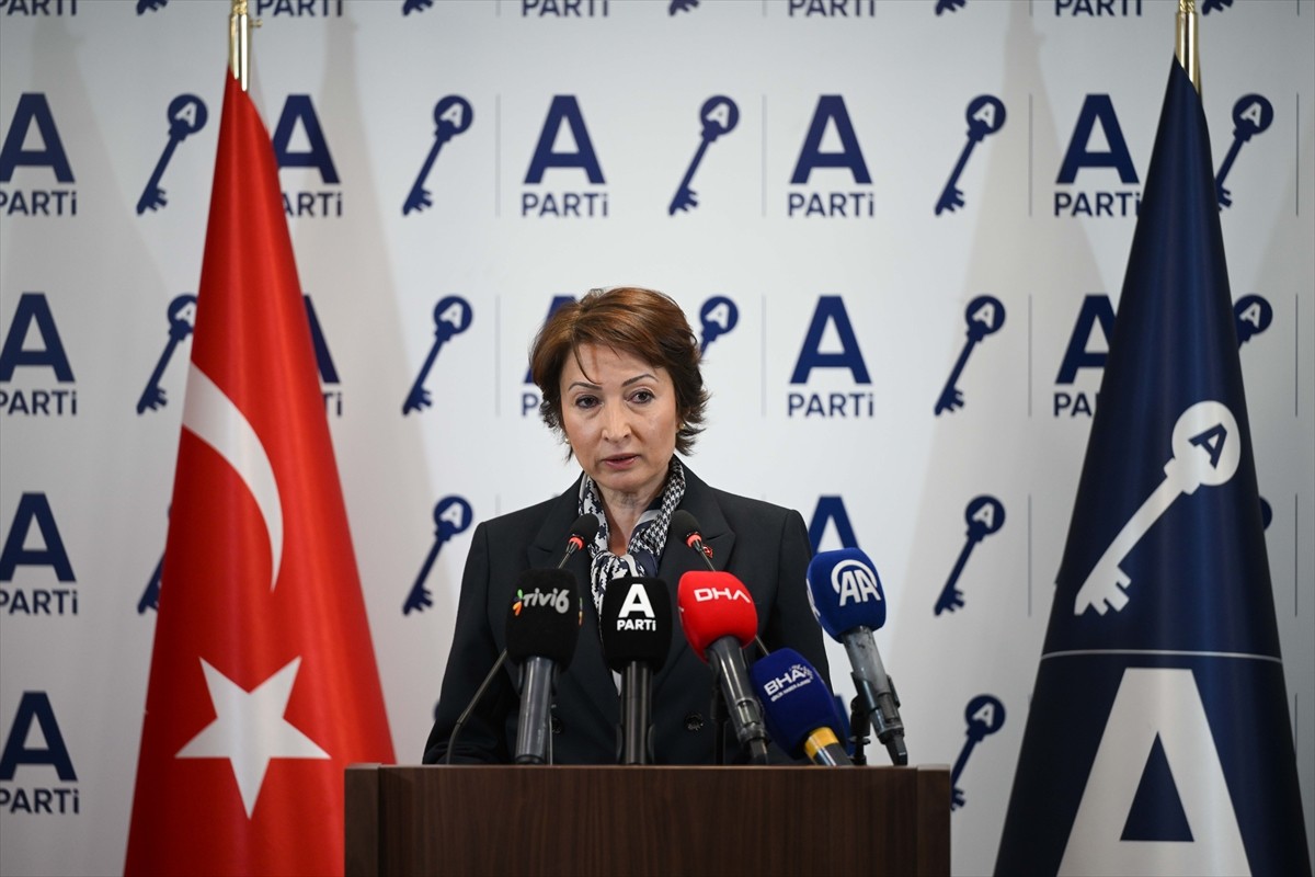 Anahtar Parti Genel Başkan Yardımcısı Emine Küçükali, partisinin genel merkezinde düzenlediği...