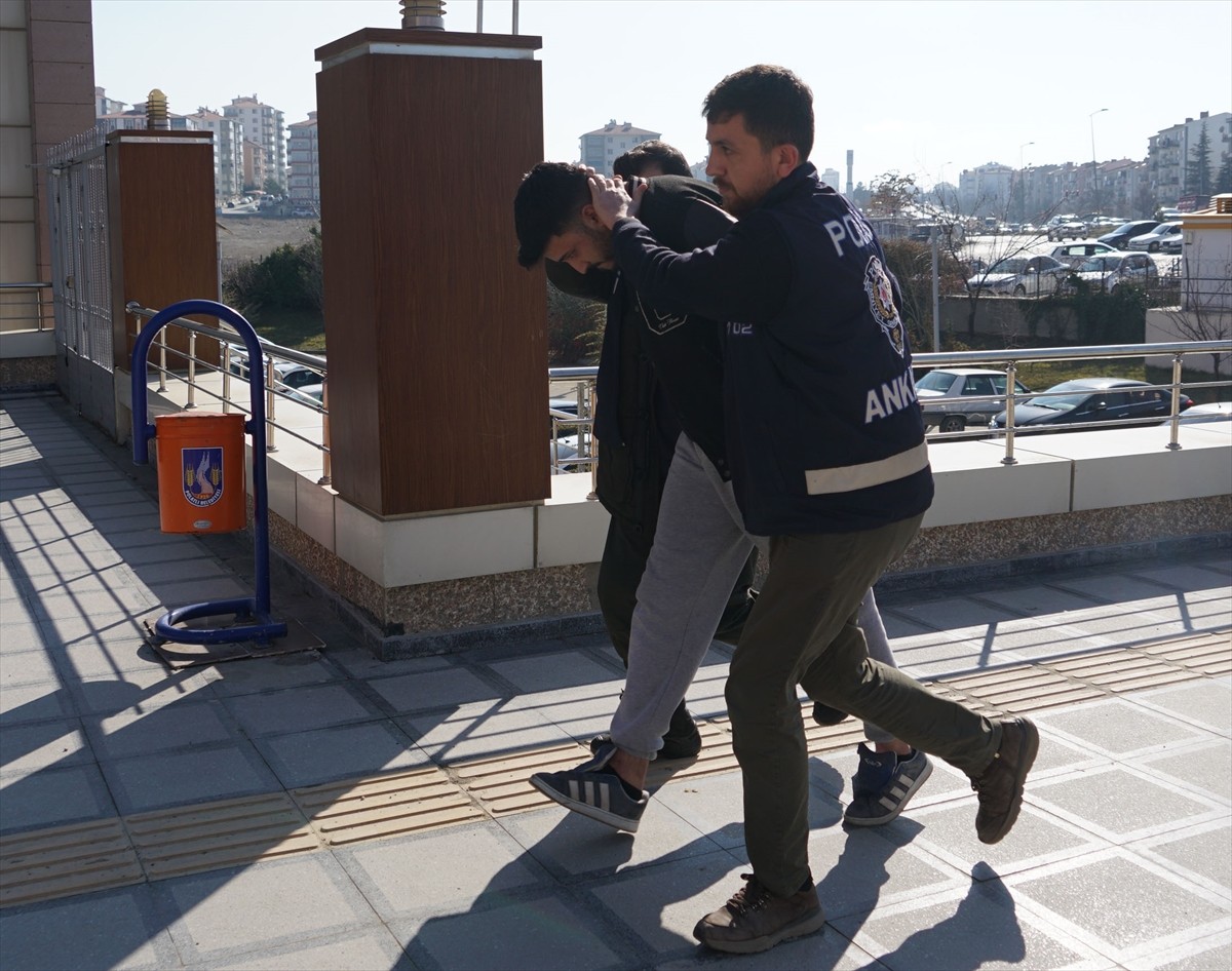 Ankara'nın Polatlı ilçesinde genç kızı darbedip köpeğini tekmeleyen şüpheli tutuklandı.