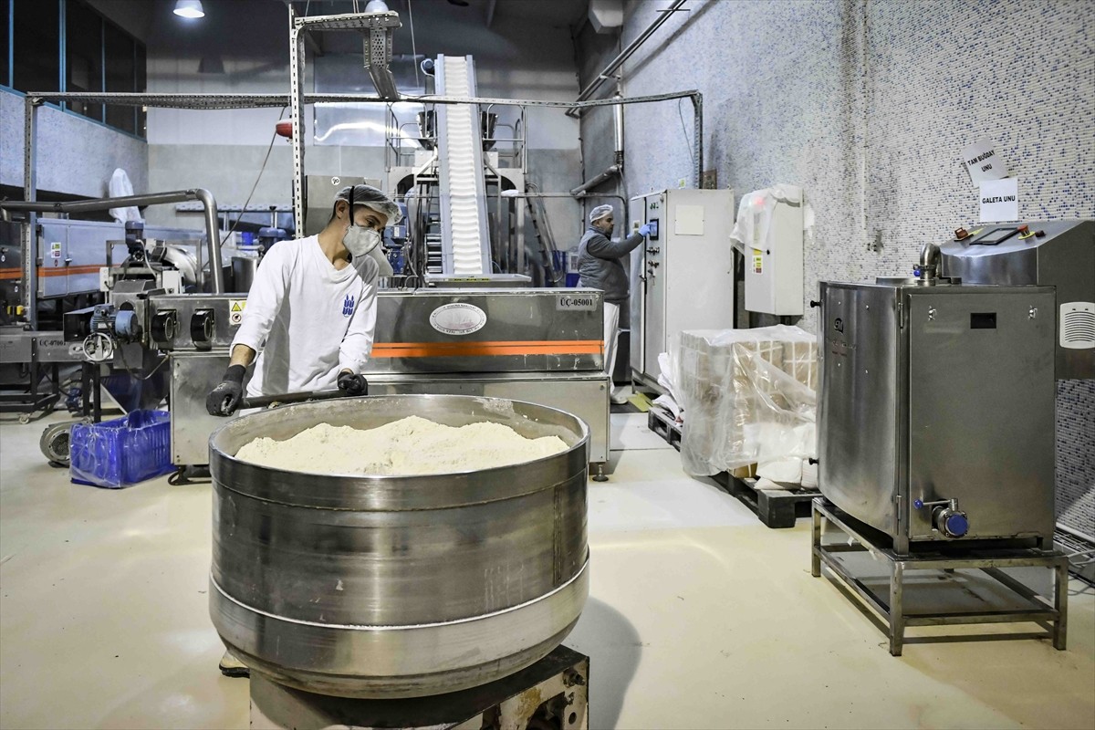 Ankara Büyükşehir Belediyesi (ABB) Halk Ekmek Fabrikasının günlük çıkan ve üretim esnasında fazla...