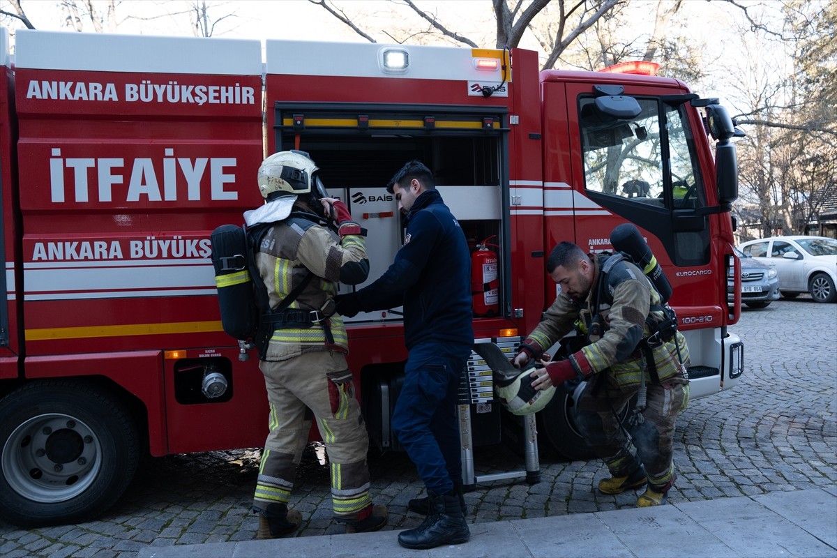 Ankara Üniversitesi'nde "Acil Durum ve Yangın Tatbikatı" gerçekleştirildi. Ankara Üniversitesi...
