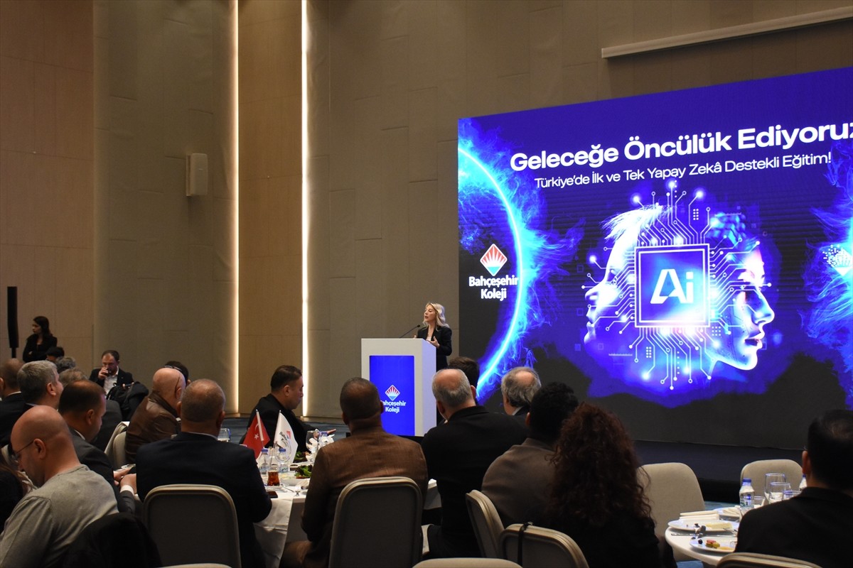 Antalya'da düzenlenen "Eğitimde Yapay Zekanın ABC'si" konferansında yapay zekanın eğitimdeki yeri...