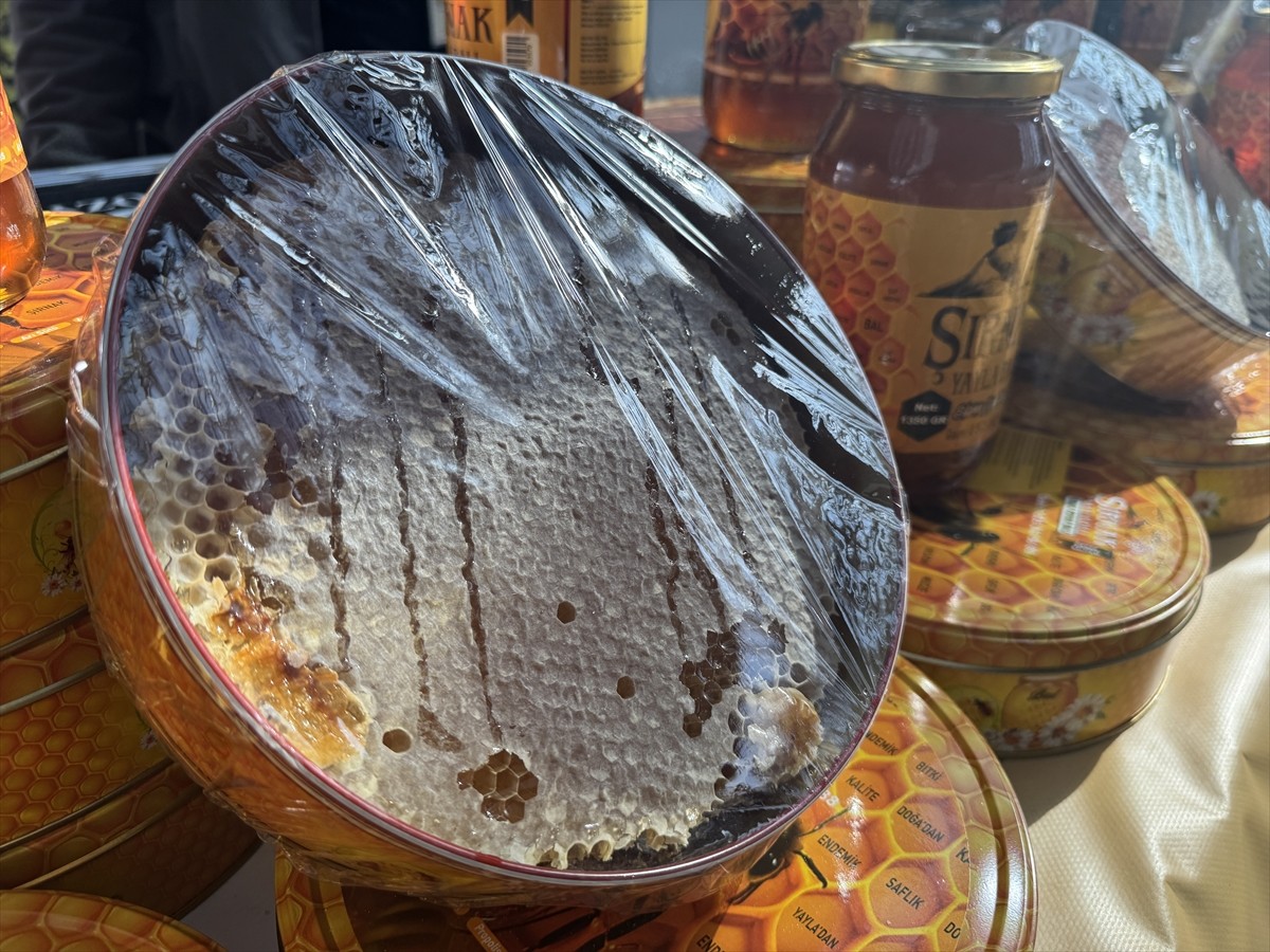 Antalya 2. Arıcılık ve Arı Ürünleri Fuarı, Türkiye'nin dört bir yanından üretici ve sektör...