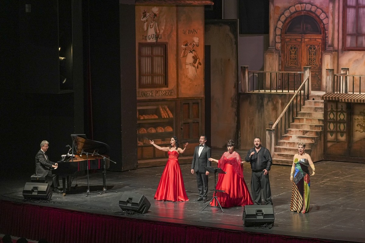 Antalya Devlet Opera ve Balesi (DOB), sanatseverleri "Sevgililer Günü Konseri" ile müzikal...