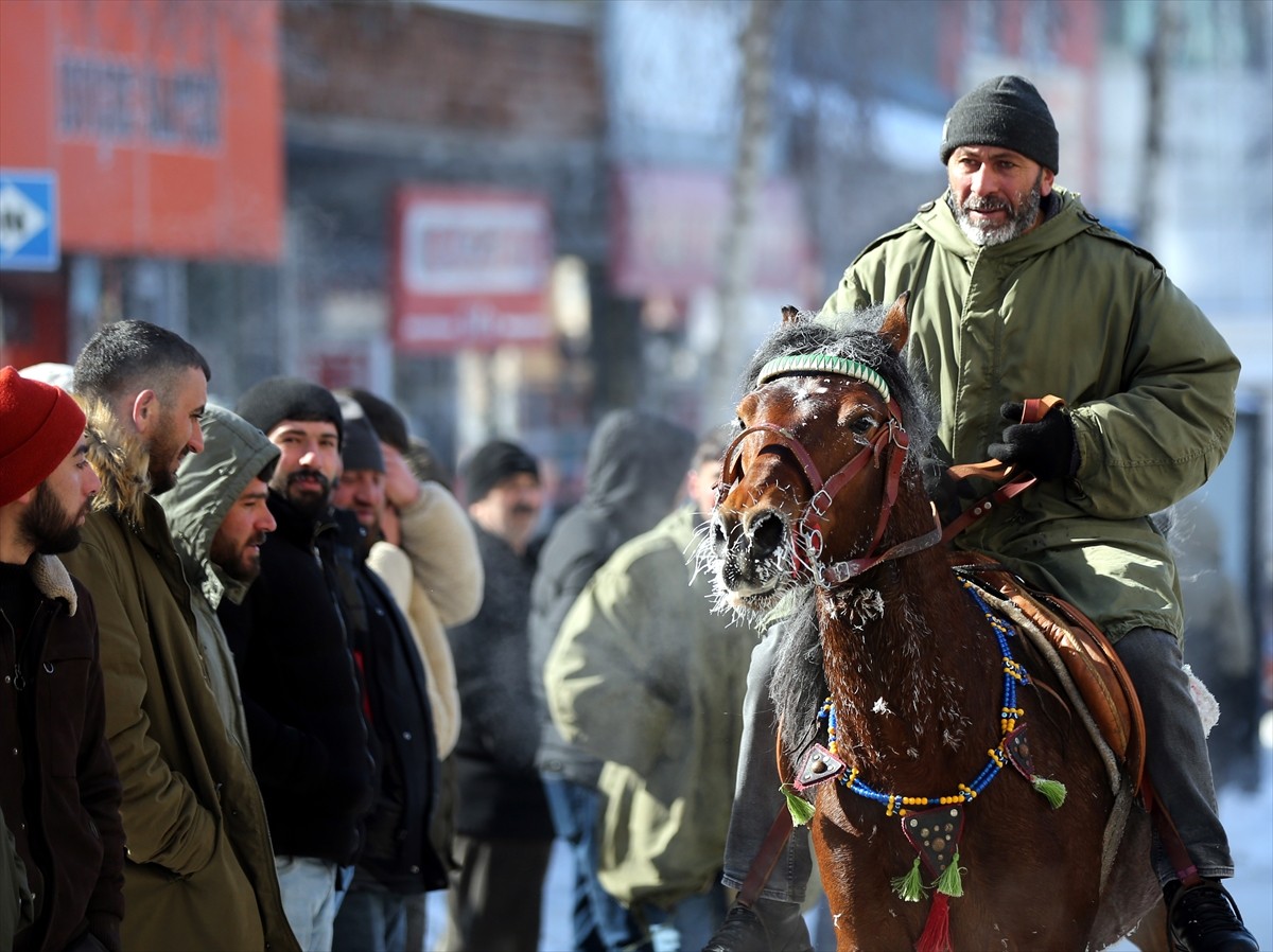 Ardahan'ın düşman işgalinden kurtuluşunun 104'üncü yıl dönümü dolayısıyla Kongre Caddesinde...