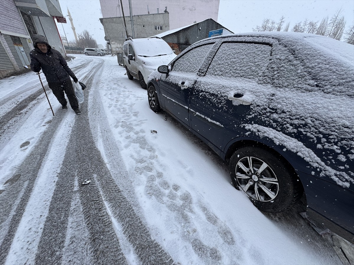 Ardahan kar yağışının ardından beyaza büründü.
