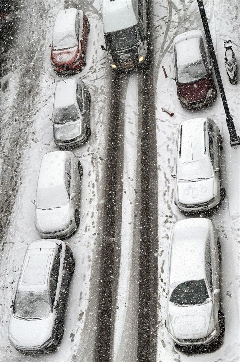 Ardahan kar yağışının ardından beyaza büründü.