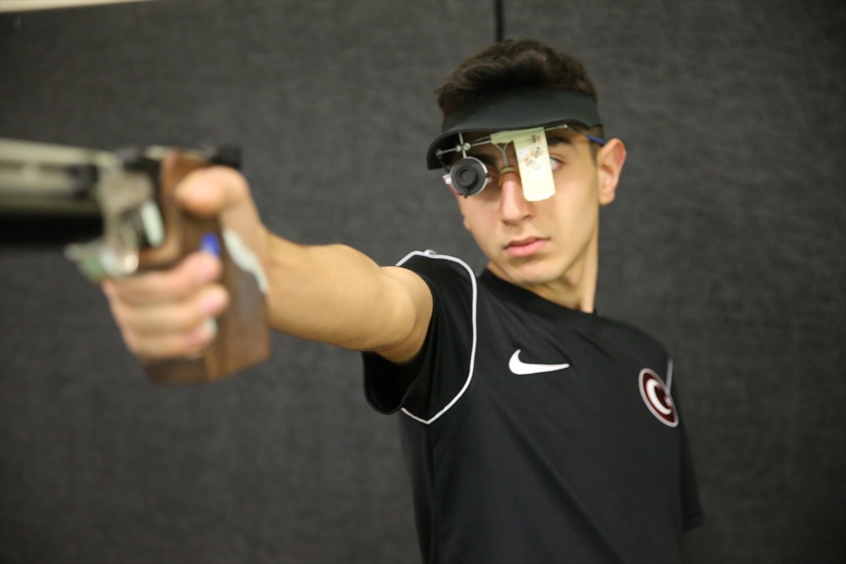 Atıcılıkta bronz madalya sahibi 16 yaşındaki milli sporcu Mahmut İpekçioğlu, önce 2025 Avrupa...