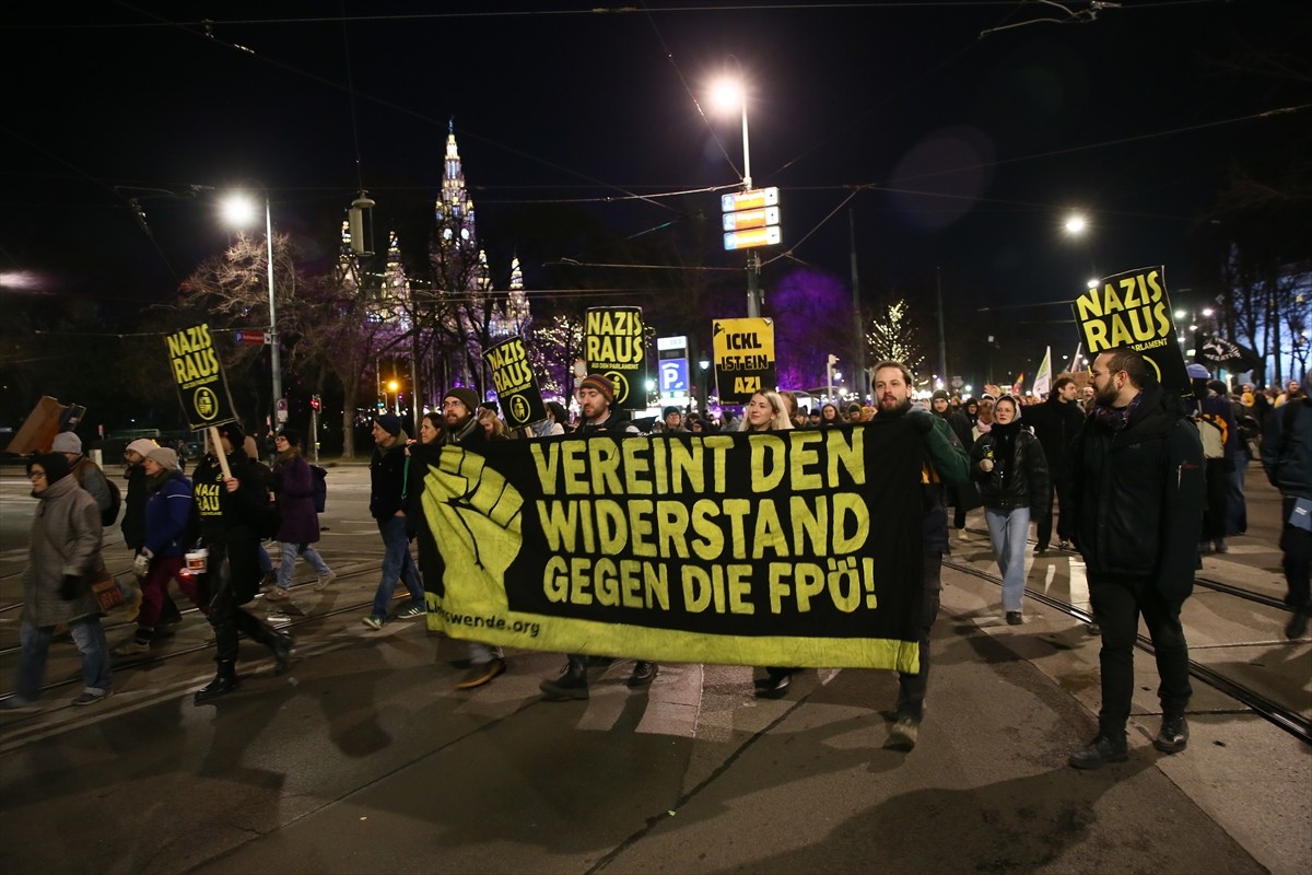 Avusturya’nın başkenti Viyana’da yaklaşık bir aydır süren ikinci koalisyon görüşmeleri sonucunda...