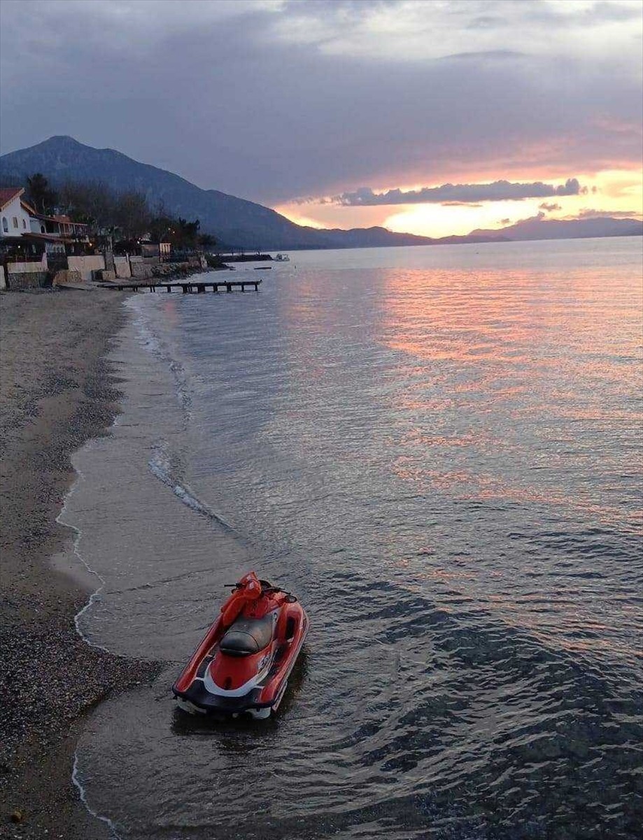 Aydın'ın Kuşadası ilçesinde, jet ski ile Yunanistan'dan Türkiye'ye giriş yaptığı belirlenen Suriye...