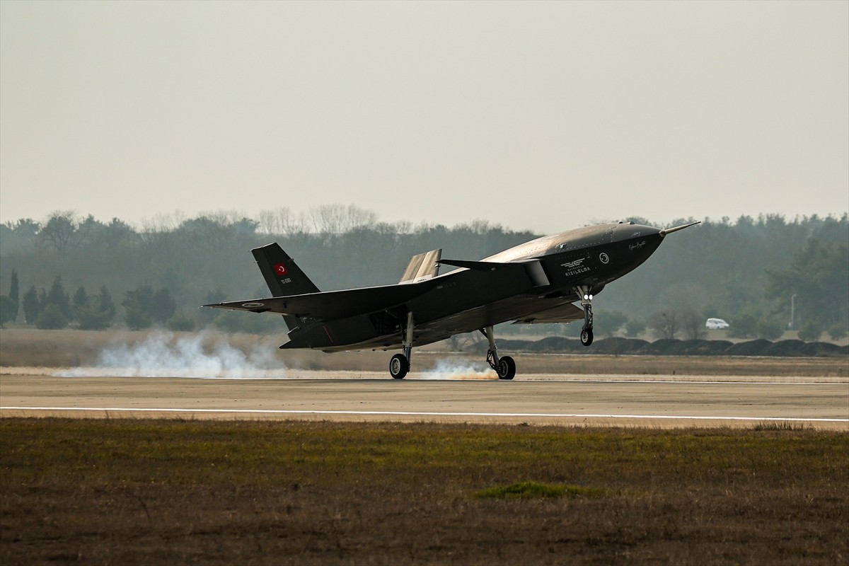 Baykar tarafından milli ve özgün olarak geliştirilen ve Türkiye'nin ilk insansız savaş uçağı...