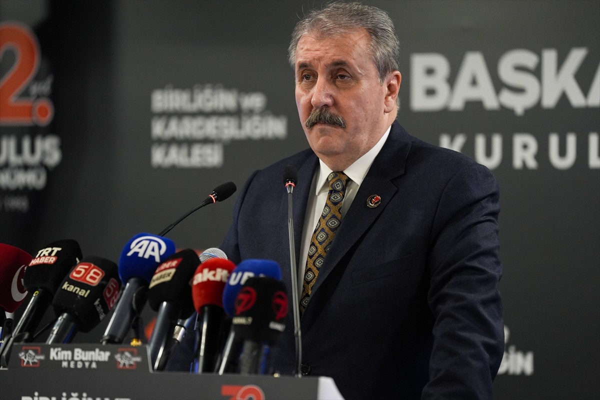 BBP Genel Başkanı Mustafa Destici, partisinin genel merkezinde İl Başkanları ve İl İcra Kurulları...