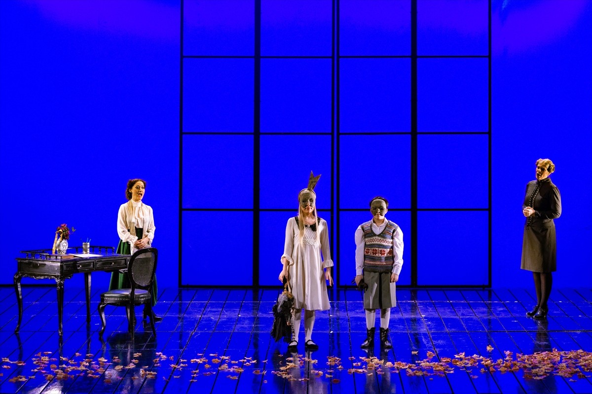 Benjamin Britten'ın başyapıtlarından "The Turn of the Screw/Kötülüğün Döngüsü" operası, uzun bir...