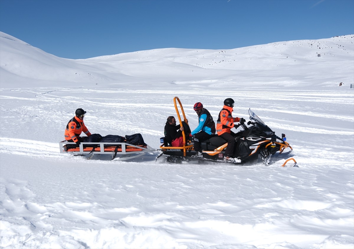 Bingöl'de İl Afet ve Acil Durum Müdürlüğünce (AFAD) arama kurtarma ekiplerine verilen eğitimin...