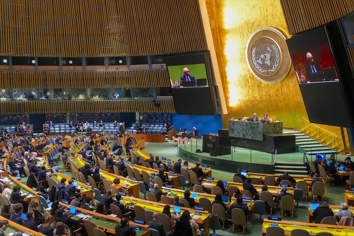 Birleşmiş Milletler (BM) Genel Kurulu, tüm Rus birliklerinin Ukrayna'dan derhal çekilmesini talep...