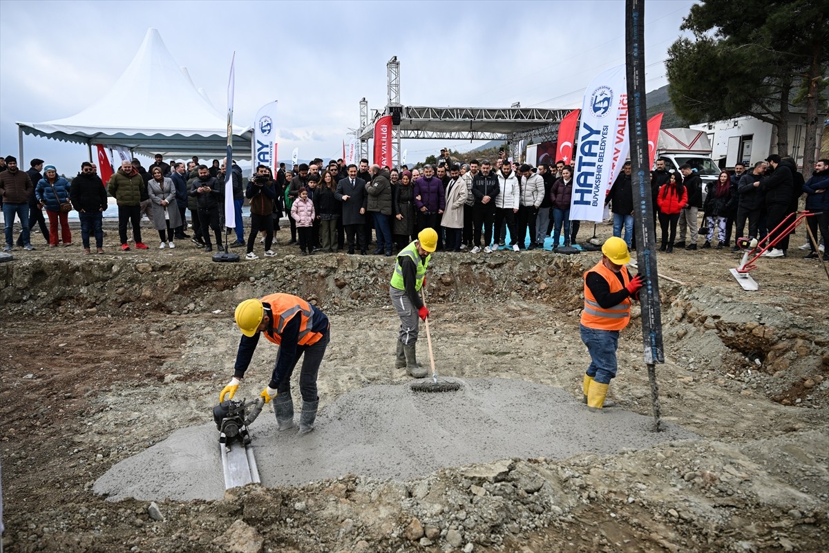 Birlikte yaşama kültürünü dünyaya göstermek için 2007'de 3 semavi din ve farklı mezhepten...