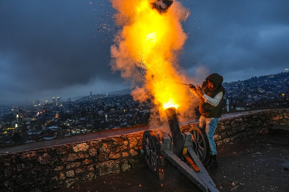 Bosna Hersek'in başkenti Saraybosna'da ramazanın gelişi, Sarı Tabya'dan yapılan top atışıyla...