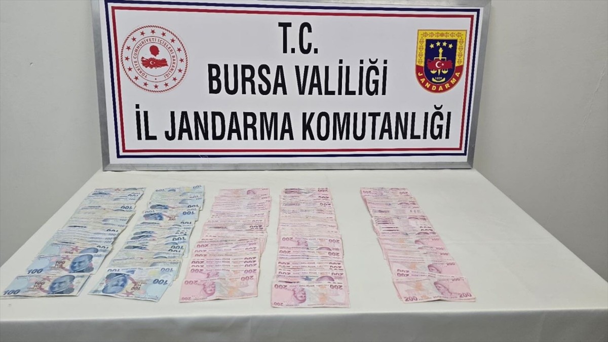 Bursa'nın Harmancık ilçesinde kendisini "polis" olarak tanıttığı kadının 181 bin 500 lirasını...