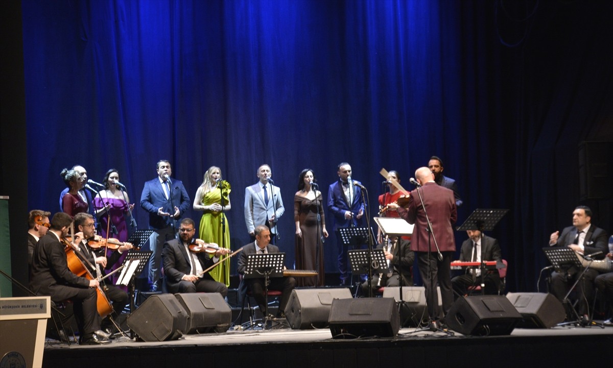 Bursa Büyükşehir Belediyesi Orkestra Şube Müdürlüğü Türk Halk Müziği Bölümü, "Solistler Geçidi"...
