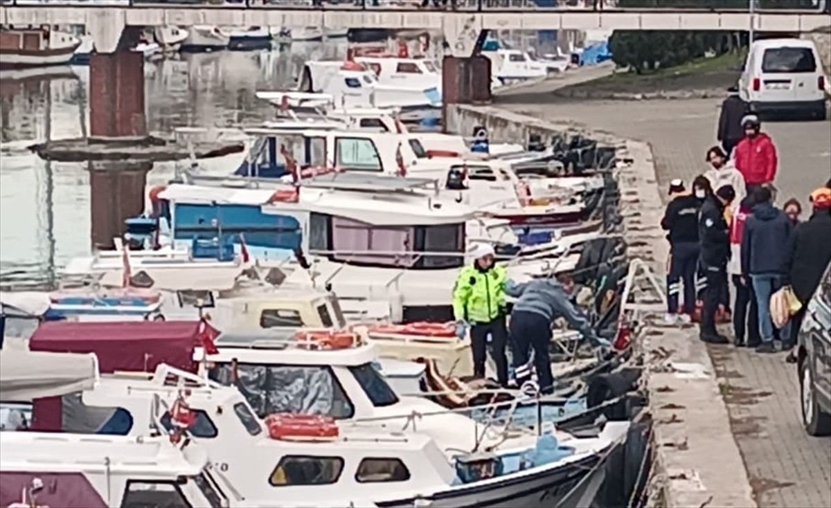 Çanakkale'deki Sarıçay'da erkek cesedi bulundu.