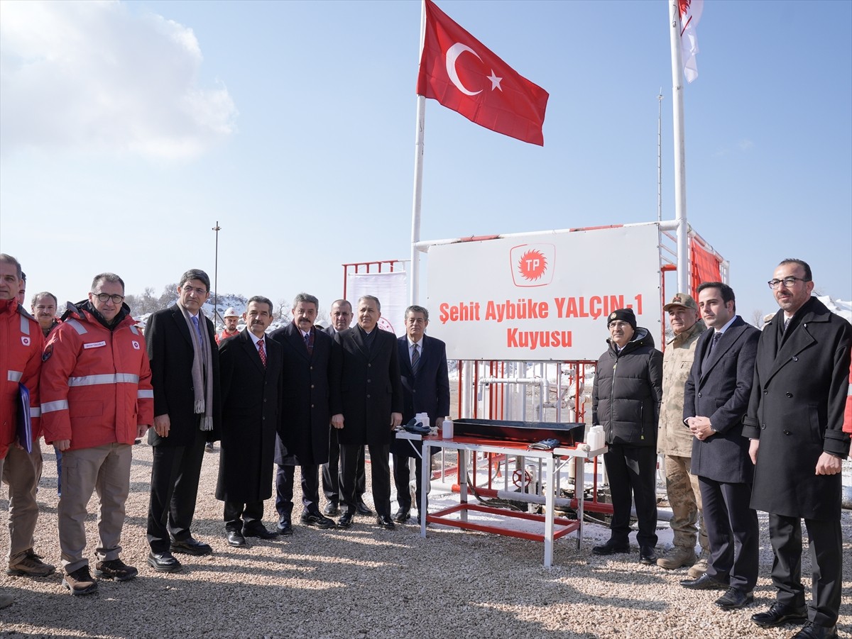 Çeşitli temaslarda bulunmak üzere Şırnak'a gelen İçişleri Bakanı Ali Yerlikaya, petrol üretimi...