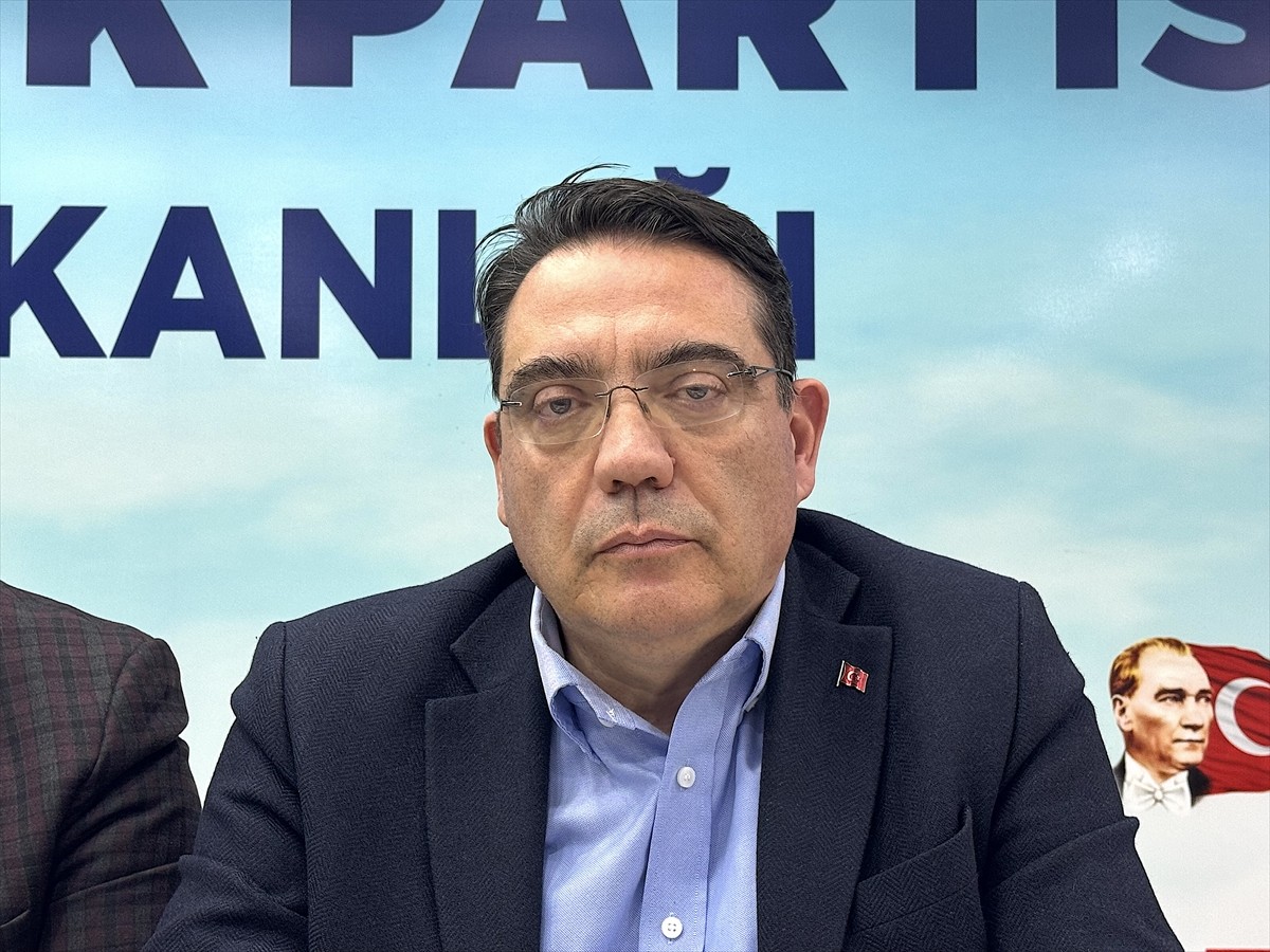 CHP genel başkan yardımcıları Aylin Nazlıaka (fotoğrafta) ve Yankı Bağcıoğlu, Gaziantep'te basın...