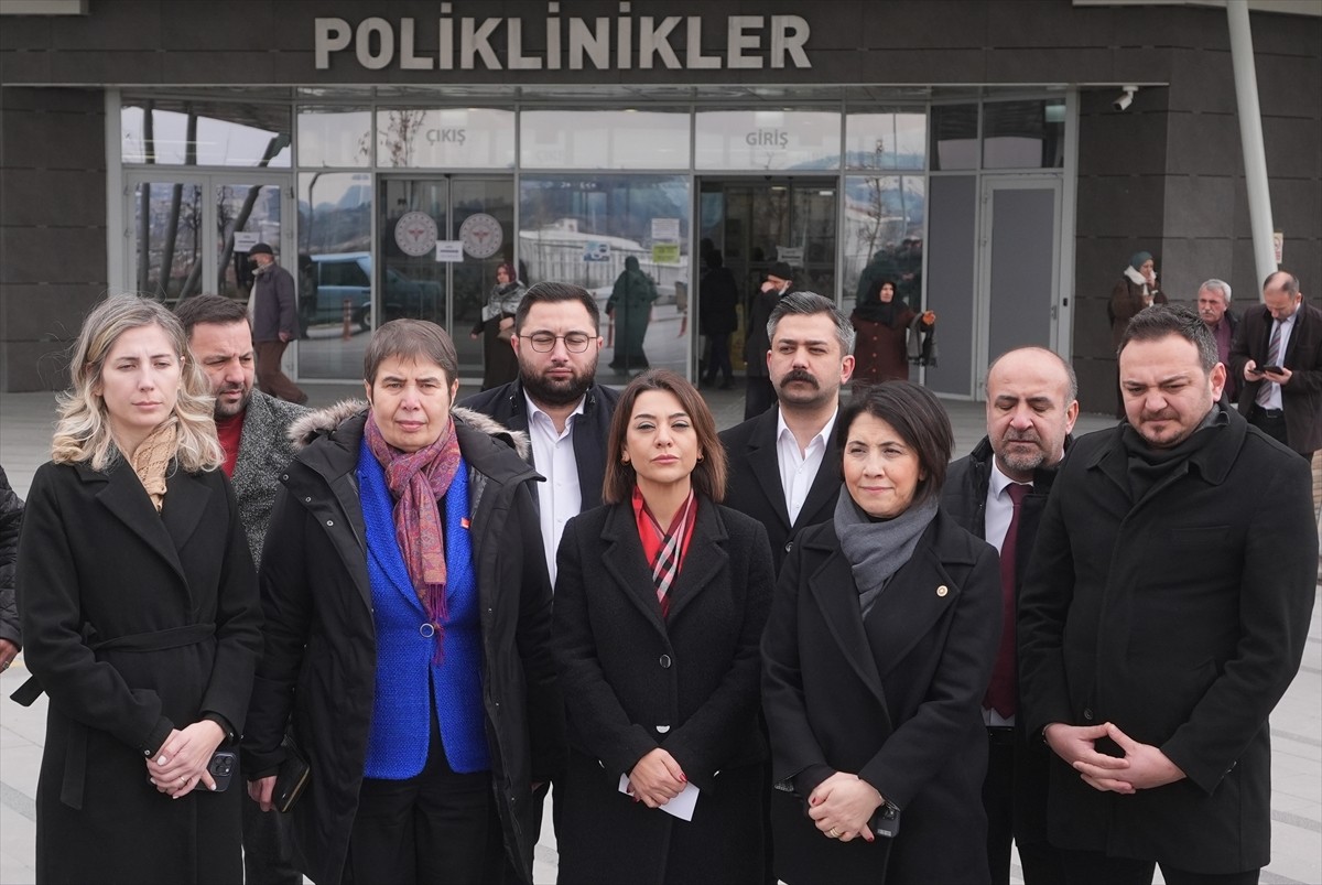 CHP Genel Başkanı Özgür Özel'in görevlendirdiği parti heyeti, Ankara'da sahte içki nedeniyle...