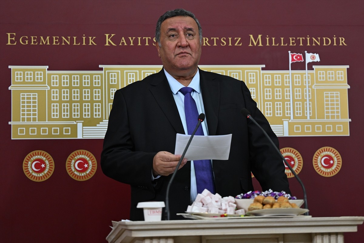 CHP Niğde Milletvekili Ömer Fethi Gürer, TBMM'de basın toplantısı düzenledi.