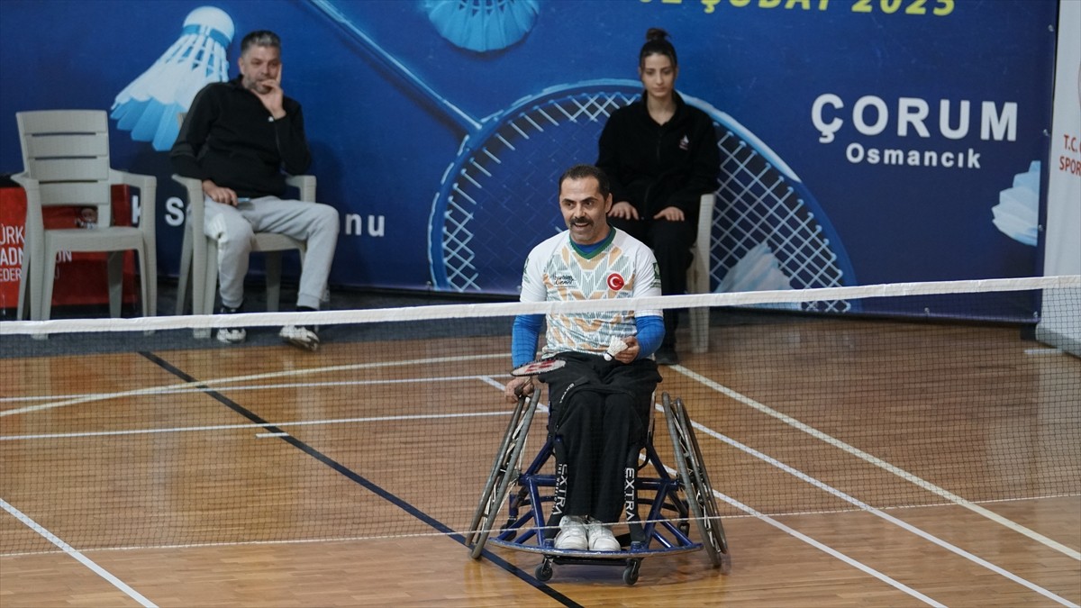 Çorum'un Osmancık ilçesinde düzenlenen Para Badminton Türkiye Şampiyonası sona erdi.  Türkiye...