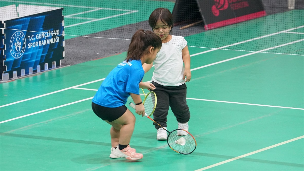 Çorum'un Osmancık ilçesinde düzenlenen Para Badminton Türkiye Şampiyonası sona erdi.  Türkiye...