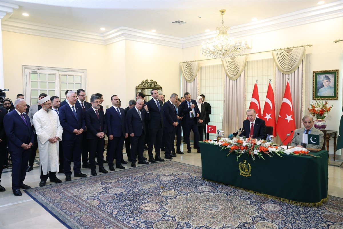 Cumhurbaşkanı Recep Tayyip Erdoğan ile Pakistan Başbakanı Şahbaz Şerif, "Stratejik Ortaklığın...