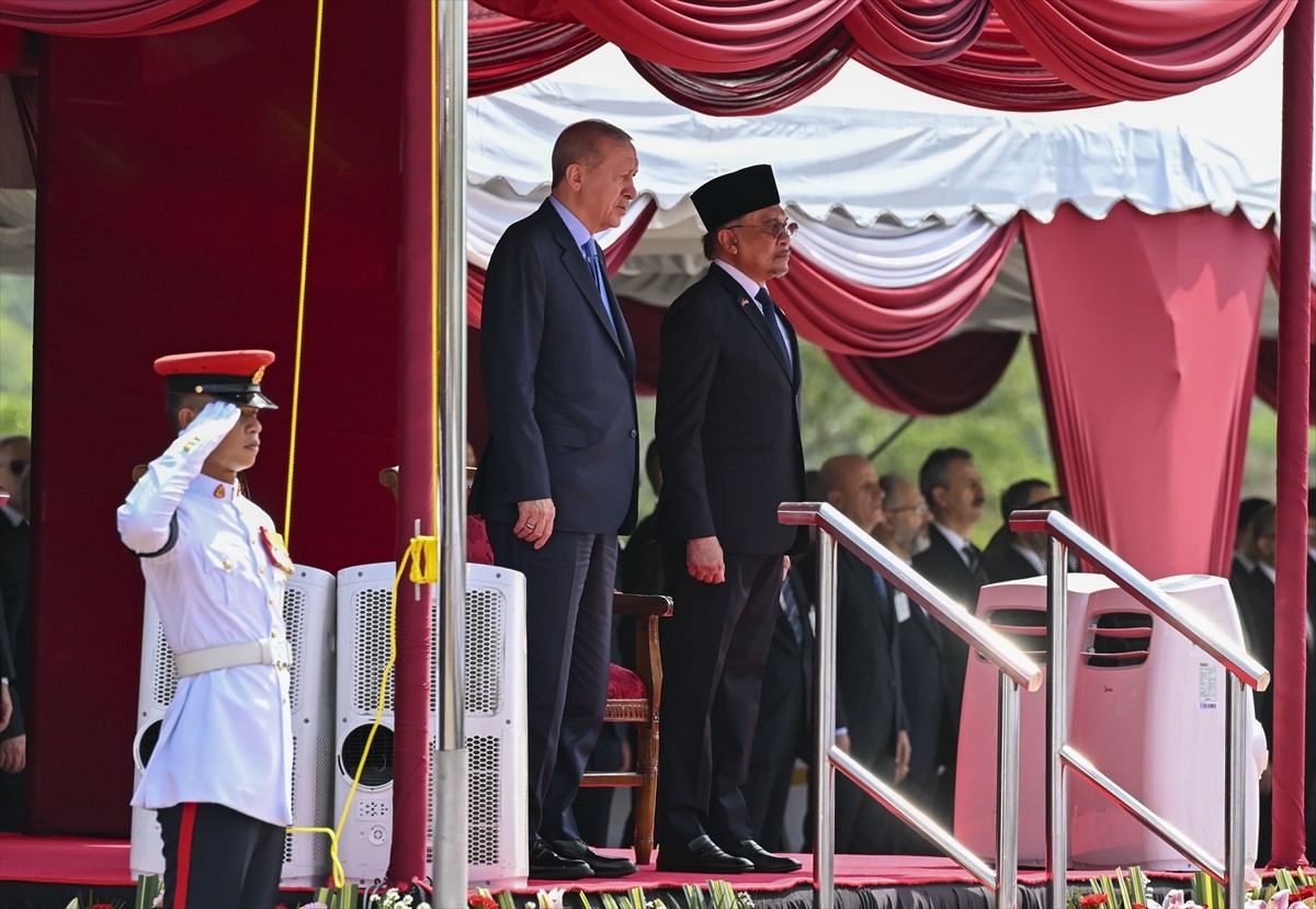 Cumhurbaşkanı Recep Tayyip Erdoğan, resmi ziyarette bulunmak üzere geldiği Malezya’da, Başbakan...