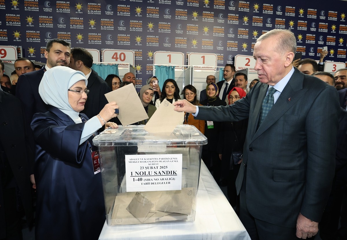 Cumhurbaşkanı ve AK Parti Genel Başkanı Recep Tayyip Erdoğan, partisinin 8. Olağan Büyük...