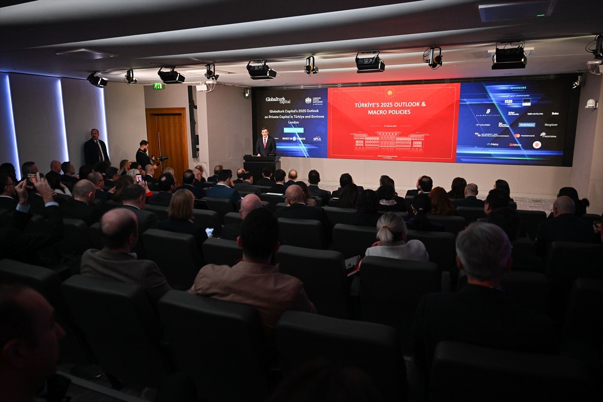 Cumhurbaşkanı Yardımcısı Cevdet Yılmaz, Londra Borsası'nda Globalturk Capital'in düzenlediği...