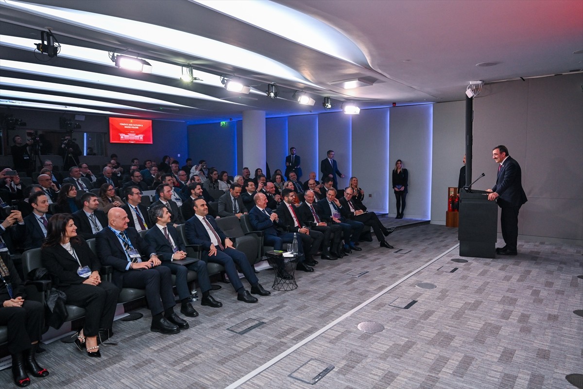 Cumhurbaşkanı Yardımcısı Cevdet Yılmaz, Londra Borsası'nda Globalturk Capital'in düzenlediği...