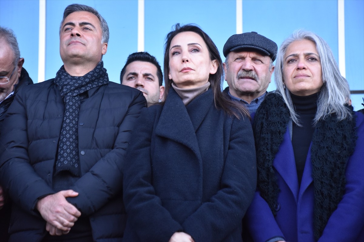 DEM Parti Eş Genel Başkanı Tülay Hatimoğulları, Van Büyükşehir Belediyesine geldi. Hatimoğulları...