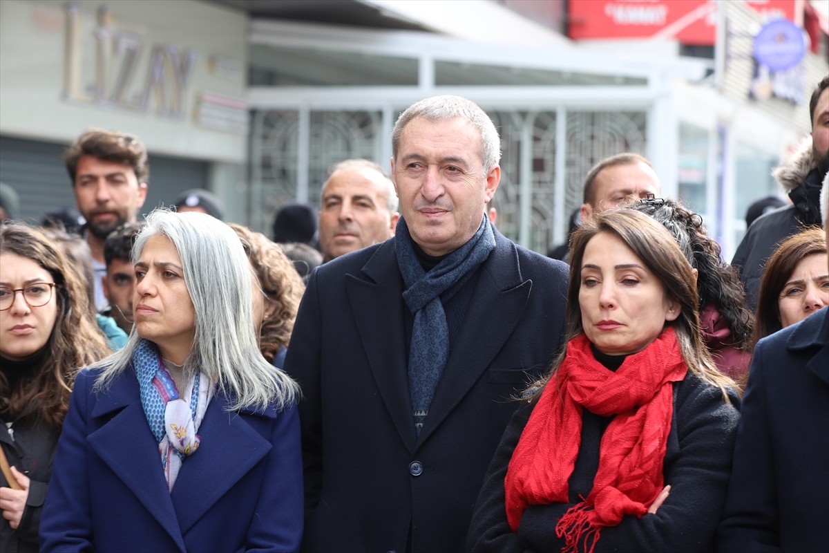 DEM Parti eş genel başkanları Tuncer Bakırhan ve Tülay Hatimoğulları, Van Büyükşehir Belediye...