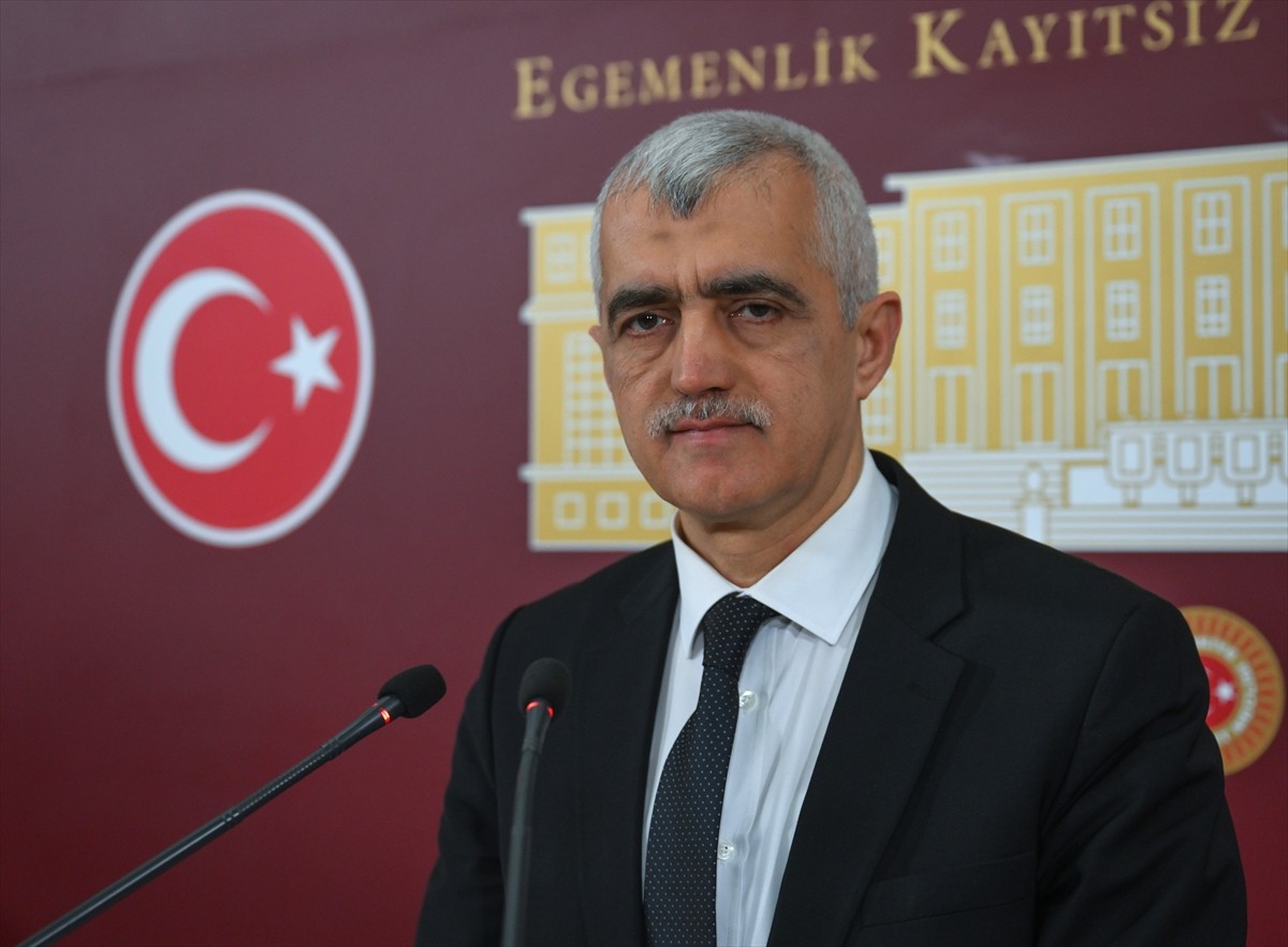 DEM Parti Kocaeli Milletvekili Ömer Faruk Gergerlioğlu, Meclis'te düzenlediği basın toplantısında...