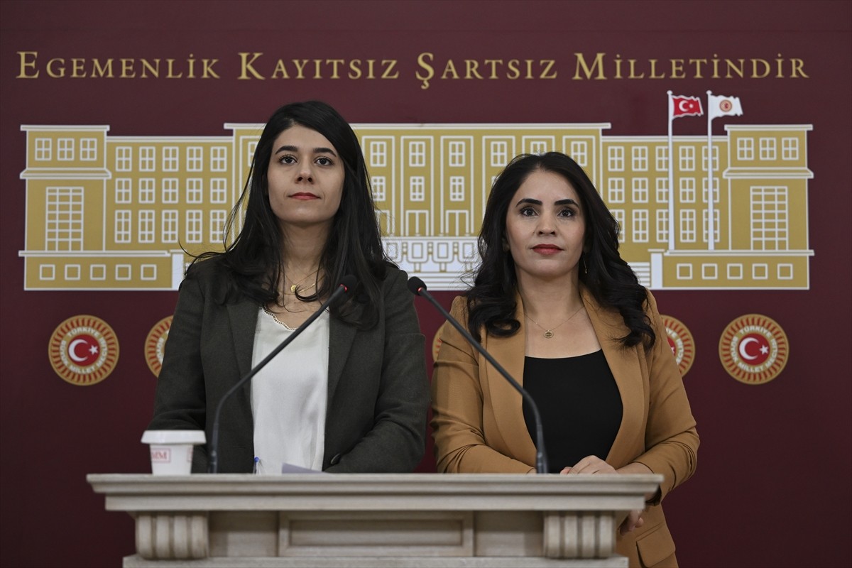 DEM Parti Mardin Milletvekilleri Beritan Güneş Altın (solda) ve DEM Parti Şırnak Milletvekili...
