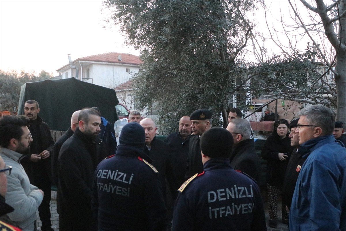 Denizli'nin Pamukkale ilçesinde özel engelli bakım merkezinde çıkan yangında dumandan etkilenen...