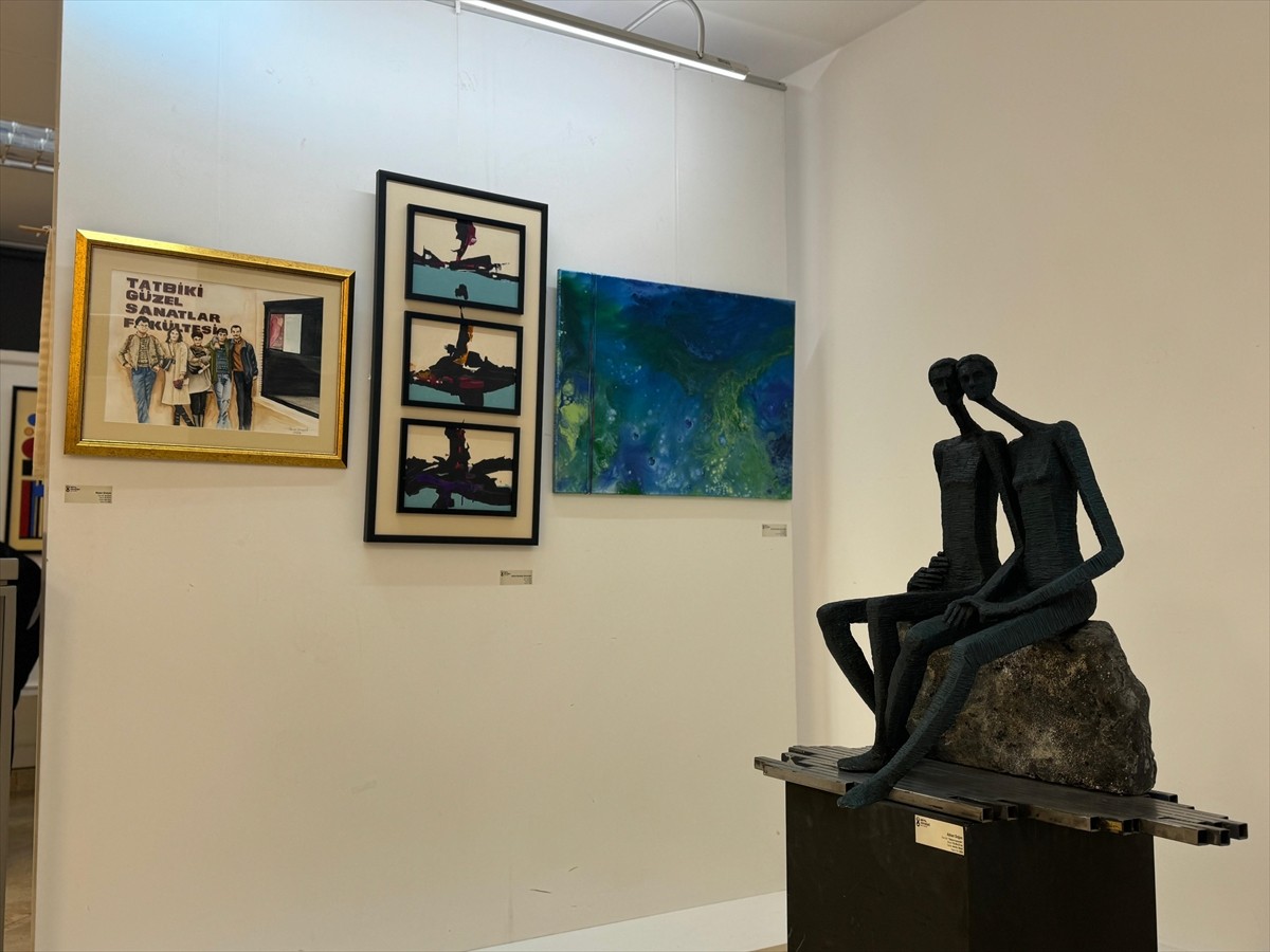 Devlet Tatbiki Güzel Sanatlar Yüksek Okulu mezunlarından oluşan Ekol Tatbiki Sanat Topluluğu'nun...