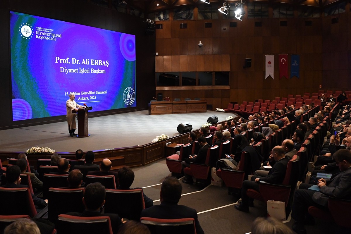 Diyanet İşleri Başkanı Ali Erbaş, Ankara'da Diyanet Vakfı Konferans Salonu'nda dini ihtisas...