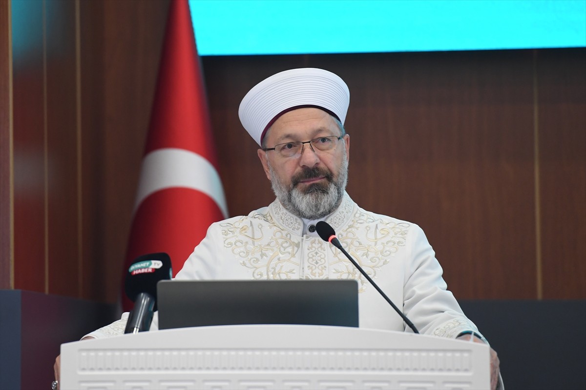 Diyanet İşleri Başkanı Ali Erbaş, Diyanet Akademisi Başkanlığı Konferans Salonu'nda...