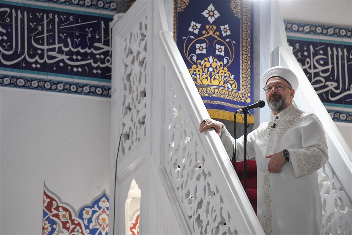 Diyanet İşleri Başkanı Ali Erbaş, Konya'da, Selçuk Üniversitesi Kampüs Camisi'nde hutbe irat etti...