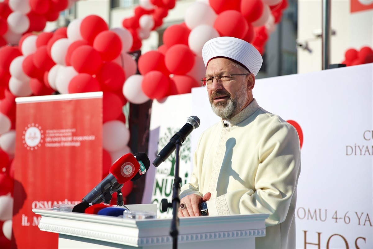 Diyanet İşleri Başkanı Ali Erbaş (sağ 3), Osmaniye'de hayırseverlerce yaptırılan Kur'an kursunun...