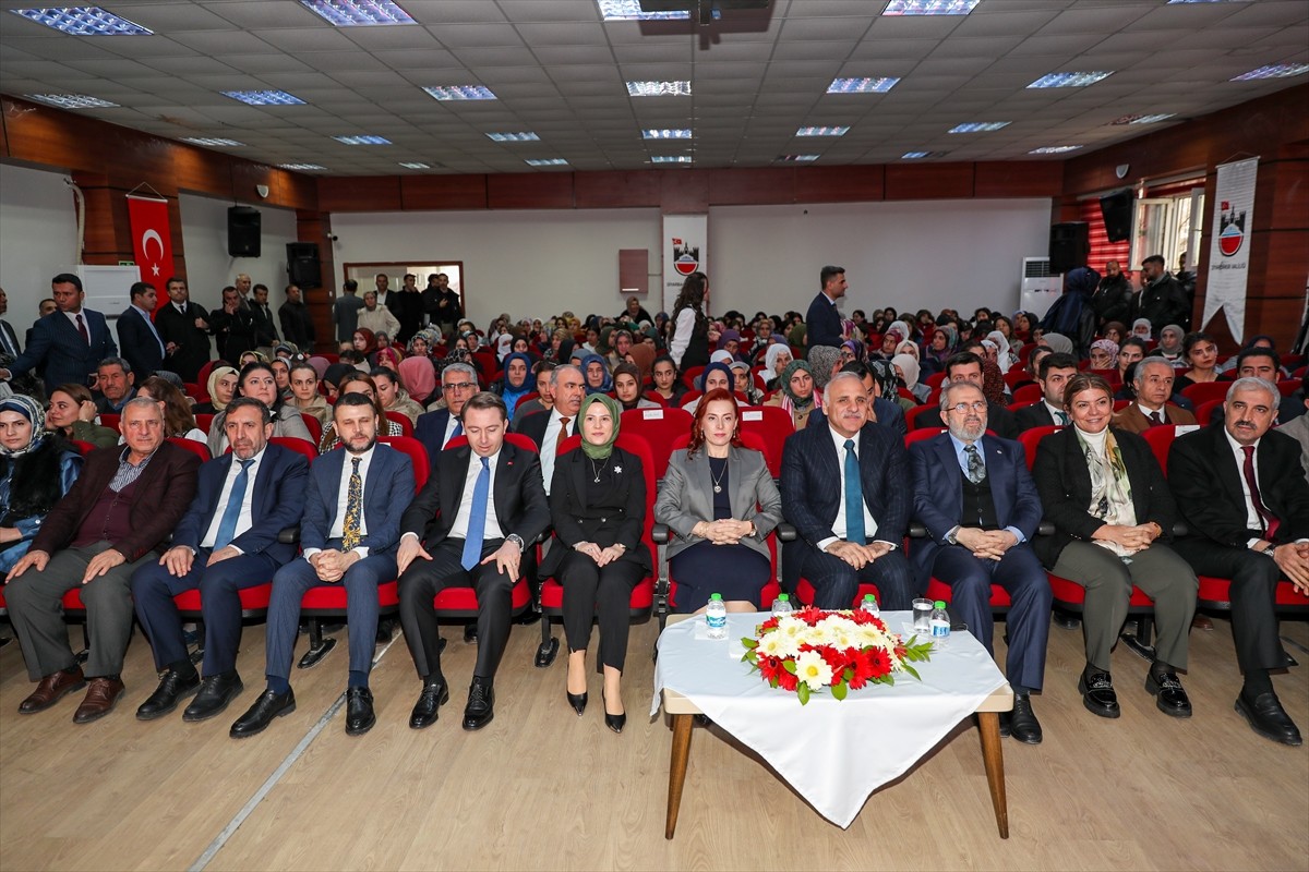 Diyarbakır'ın Eğil ilçesinde "Kadınlar için Eğitim ve Güçlendirme Projesi"nin lansman programı...